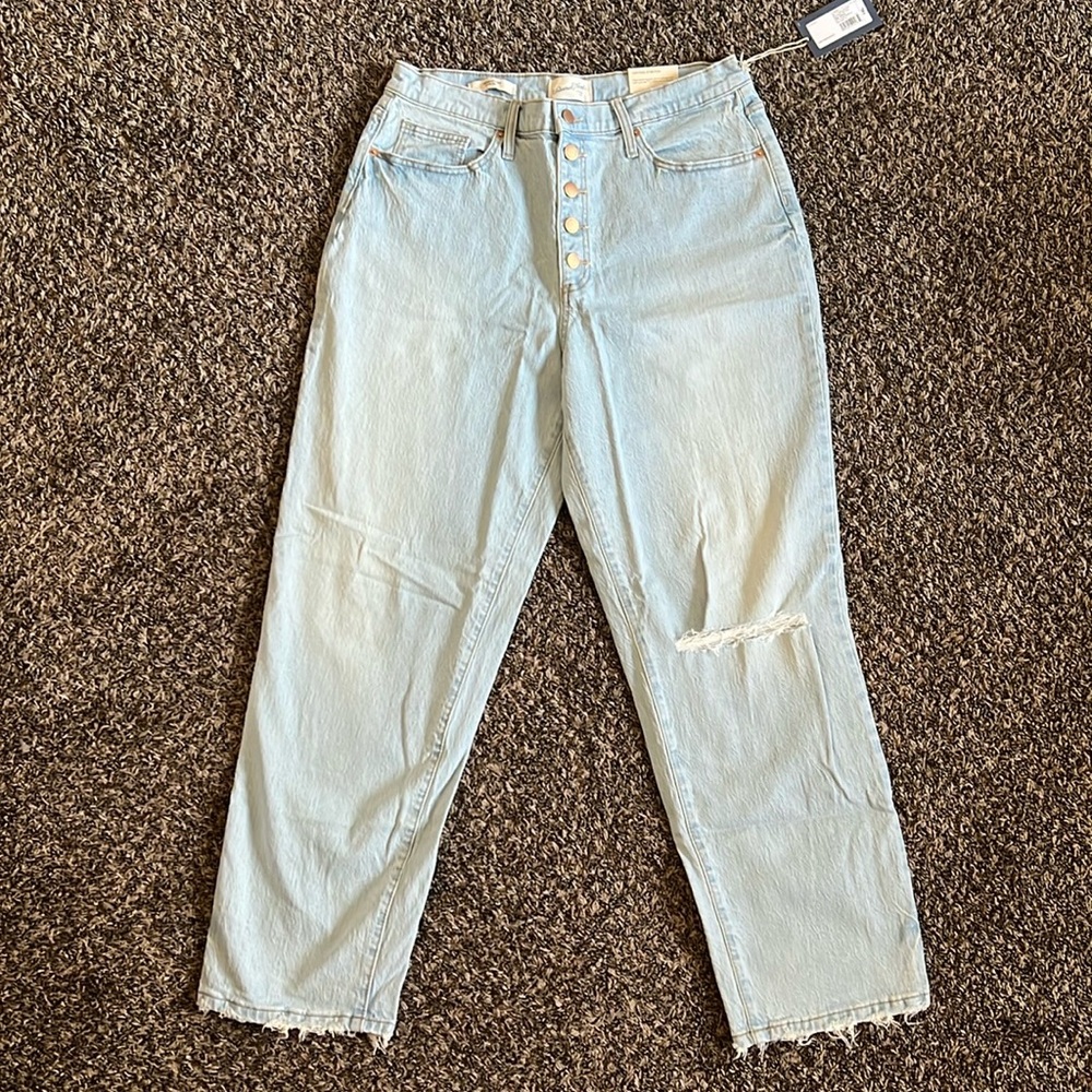 Universal Thread Women’s Vintage straight high rise;Size 14Long ;32 waist